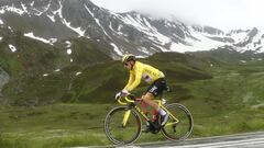 El ciclista esloveno Tadej Pogacar luce el maillot amarillo durante la novena etapa del Tour de Francia 2021 con final en Tignes.