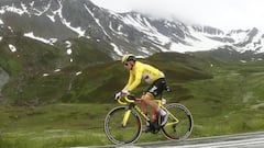 El ciclista esloveno Tadej Pogacar luce el maillot amarillo durante la novena etapa del Tour de Francia 2021 con final en Tignes.