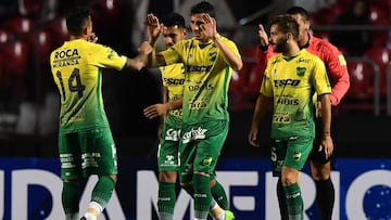 Gonzalo Castellani (C) of Argentina&#039;s Defensa y Justicia celebrates with teammates his goal scored against Brazilx92s Sao Paulo during their 2017 Copa Sudamericana football match held at Morumbi stadium, in Sao Paulo, Brazil on May 11, 2017. / AFP PH