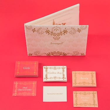 Una mujer busca desmitificar los matrimonios concertados y rompe esquemas creando un extraño juego de mesa