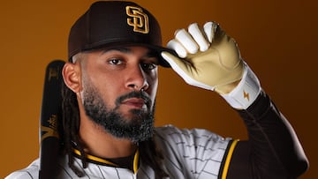 PEORIA, ARIZONA - FEBRUARY 19: Fernando Tatis Jr. #23 of the San Diego Padres