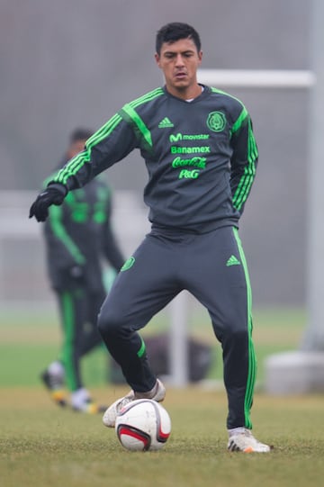 El defensor del Atlas fue convocado por Miguel Herrera, quien lo dirigió durante su estadía en Atlante. Fue tomado en cuenta para los amistosos ante Chile, Bolivia, Holanda y Bielorrusia. Tuvo minutos en tres partidos.
