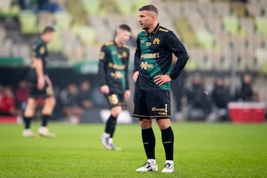  Icono de la selección alemana y campeón del mundo en 2014,  pasó por equipos de Inglaterra, Alemania, Turquía y Japón. A sus 40 años, el delantero sigue activo y ha cumplido la promesa de jugar en la región donde nació. Actualmente, es la figura central del Górnik Zabrze de la Ekstraklasa (Primera División de Polonia). No solo sigue marcando goles, sino que es un líder y embajador para el club. 