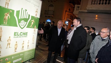 El Elche pone im¨¢genes a su Centenario en el centro de la ciudad