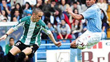 <b>DEJARON LA PORTERÍA A CERO.</b> Cáceres frenó a Dani y el Celta ganó al Betis y sumó su partido número 12 sin encajar ningún gol.