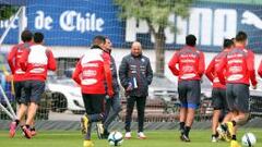 ¿Mena o Beausejour? El dilema de Sampaoli frente a Perú