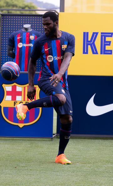 Franck Kessie durante la presentación.