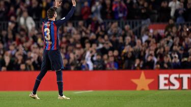 Barcelona's Spanish defender Gerard Pique waves to supporters at the end of the Spanish league football match between FC Barcelona and UD Almeria at the Camp Nou stadium in Barcelona on November 5, 2022. - Barcelona's Pique plays his last match as he announced his retirement after stellar career. (Photo by Josep LAGO / AFP)