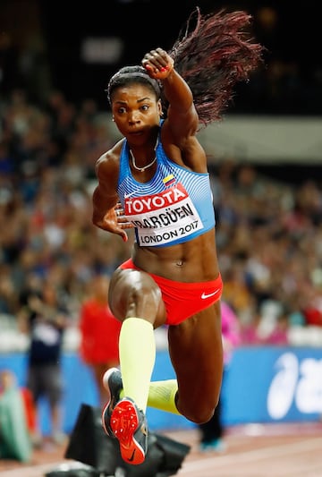 La colombiana Caterine Ibargüen obtuvo la medalla de plata en la final del Salto Triple del Mundial de Atletismo con un registro de 14.89 m, superada por la venezolana Yulimar Rojas quien registró 14.91 m. El podio lo cerró la kazaja Olga Rypakova con 14.77 m.