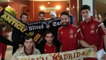 Isco, Morata y Carvajal posaron con aficionados ultrasur