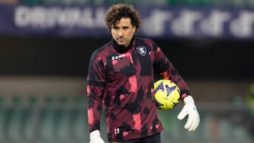 VERONA, ITALY - FEBRUARY 13: Guillermo Ochoa of US Salernitana 1919 looks on prior to the Serie A match between Hellas Verona and Salernitana at Stadio Marcantonio Bentegodi on February 13, 2023 in Verona, Italy. (Photo by Emmanuele Ciancaglini/Ciancaphoto Studio/Getty Images)