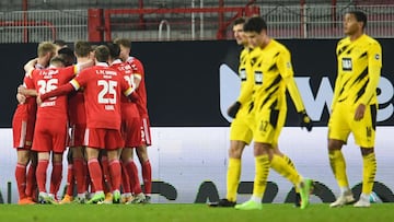 Union players (L) celebrate their teams opening goal during the German first division Bundesliga football match Union Berlin v Borussia Dortmund in Berlin on December 18, 2020. (Photo by ANNEGRET HILSE / POOL / AFP) / DFL REGULATIONS PROHIBIT ANY USE OF P