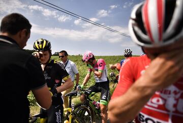 Protests and tear gas in the 16th stage of the Tour de France