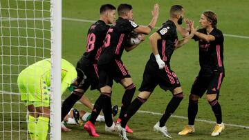 Los jugadores del Madrid celebran un gol en el Villamarín.