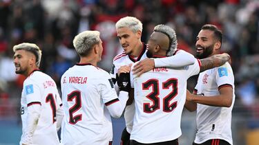 Soccer Football - FIFA Club World Cup - Third-Place Playoff - Al Ahly v Flamengo - Grand Stade de Tanger, Tangier, Morocco - February 11, 2023 Flamengo's Pedro celebrates scoring their fourth goal with Arturo Vidal, Guillermo Varela and teammates REUTERS/Alexandre Neto