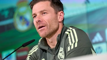 Xabi Alonso is planning the game in the Copa del Rey with the players he has fit.