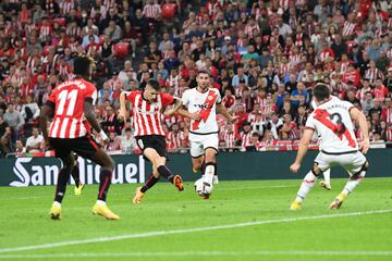 2-1. Oihan Sancet marca el segundo gol.