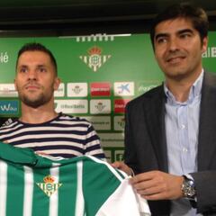 Durmisi: "No tardé ni un segundo en elegir al Betis"