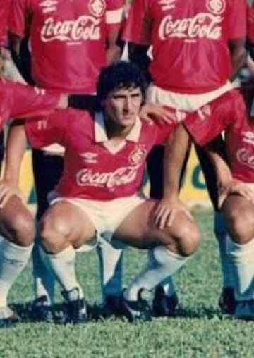 En 1990, el ex seleccionado chileno llegó al Inter de Porto Alegre. Anotó tres goles en diez partidos.