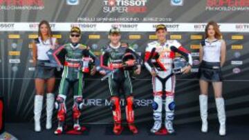 Jonathan Rea, Tom Sykes y Niccol&ograve; Canepa tras la Superpole.