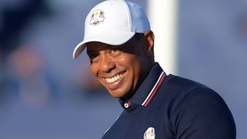 El golfista estadounidense Tiger Woods participa en una sesi&oacute;n de entrenamiento para la Ryder Cup, en el campo de golf de Le Golf National, cerca de Par&iacute;s, Francia.