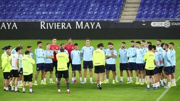 Machín, con el grupo.