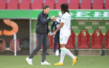 AUGSBURG, GERMANY - MAY 16: Oliver Glasner, Manager of VfL Wolfsburg shakes hands with Kevin Mbabu after the Bundesliga match between FC Augsburg and VfL Wolfsburg at WWK-Arena on May 16, 2020 in Augsburg, Germany. The Bundesliga and Second Bundesliga is 