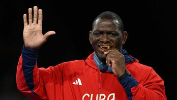 Gold medallist Cuba's Mijain Lopez Nunez poses with his medal at the presentation ceremony for the men's greco-roman 130kg wrestling event at the Champ-de-Mars Arena during the Paris 2024 Olympic Games, in Paris on August 6, 2024. (Photo by Luis ROBAYO / AFP)