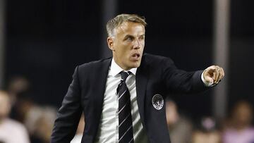 FORT LAUDERDALE, FLORIDA - OCTOBER 20: Head coach Phil Neville of Inter Miami CF reacts against Toronto FC during the first half at DRV PNK Stadium on October 20, 2021 in Fort Lauderdale, Florida.   Michael Reaves/Getty Images/AFP
 == FOR NEWSPAPERS, INTERNET, TELCOS &amp; TELEVISION USE ONLY ==