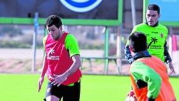 <b>PRIMERA SESIÓN. </b>Paco Esteban, ayer, se entrenó en el anexo del Martínez Valero.