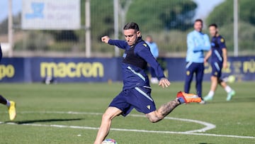 01/02/23 CADIZ CF ENTRENAMIENTO SEMANAL ROGER MARTI