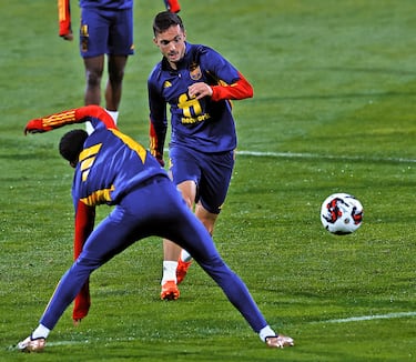 Pablo Sarabia y Ansu Fati durante el entrenamiento.