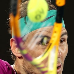 Bolas huecas y tenis plano