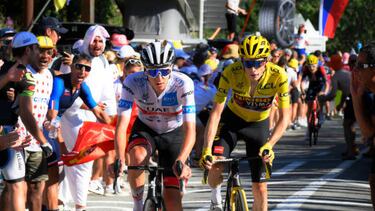 Pogacar y Vingegaard en la subida a Alpe d'Huez.