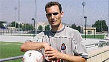 <B>CARLOS GARCÍA</B>. El central de la cantera blanquiazul es uno de los elegidos por Clemente para estar esta noche con los mayores en Montilivi.