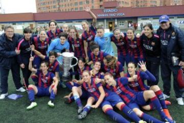 El Barcelona femenino siempre ha sido una potencia. Han conseguido los campeonatos de Liga de las temporadas 2011-2012, 2012-2013, 2013-2014 y 2014-2015. 
En la imagen, la celebración de la Liga del 2015 después del partido contra el Oviedo Moderno.