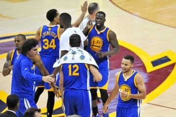 Los Warriors tenían una ventaja de 3-1 en la serie y parecían encaminados a repetir el título que ya habían conseguido el año anterior, también frente a los Cleveland Cavaliers.