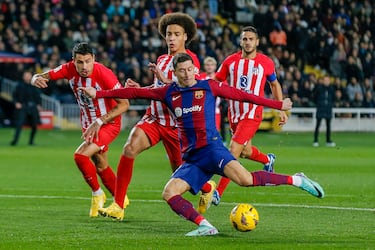 Robert Lewandowski durante una jugada del partido.