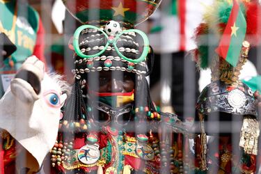 No hay nadie como los aficionados africanos para llenar de colorido las gradas de los estadios durante los partidos de sus respectivas selecciones. Un claro ejemplo de ello se vivió en el Stade de la Paix, en Bouaké, donde los seguidores de Burkina Faso apoyaron a su equipo con sus mejores galas frente a Mauritania en la Copa de África.