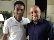 Roberto Carlos visitó a los jugadores del Sporting