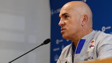 Luis C&eacute;sar, en una rueda de prensa con el Deportivo.