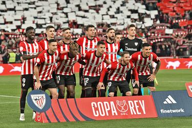 Once inicial del Athletic Club. De pie: Iñaki Williams, Oihan Sancet, Yeray Álvarez, Mikel Vesga, Íñigo Martínez y Julen Agirrezabala. Agachados: Óscar de Marcos, Nico Williams, Gorka Guruceta, Iker Muniain y Yuri Berchiche.