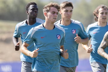 Carrera continua en el Atlético, con Niño en cabeza de un grupo. 