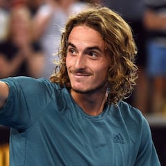 Tsitsipas avanza y jugará su primer duelo oficial con Federer