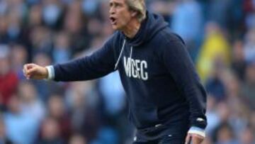 Manuel Pellegrini da órdenes en el partido ante el Wigan.