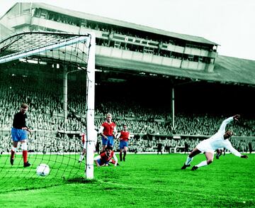 Jug¨® 58 partidos donde anot¨® un total de 49 goles y logr¨® 5 Copas de Europa.