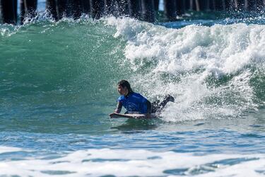 Sarah Almagro y Paloma Oñate, campeona y subcampeona del mundo de surf adaptado