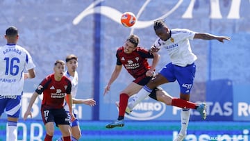 Jair le gana la batalla aérea a Panichelli en el duelo disputado en La Romareda.