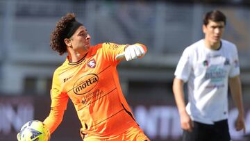 LA SPEZIA, ITALY - APRIL 02: Francisco Guillermo Ochoa goalkeeper of US Salernitana in action during the Serie A match between Spezia Calcio and Salernitana at Stadio Alberto Picco on April 2, 2023 in La Spezia, Italy. (Photo by Gabriele Maltinti/Getty Images)