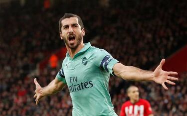 Mkhitaryan out for six weeks with fractured metatarsal